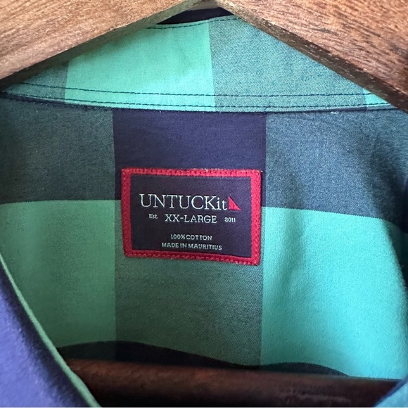Untuckit Cotton Button Down Shirt. XXL. Navy/Green. - Picture 3 of 7